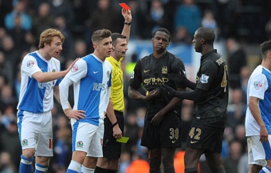 Bị đuổi người, Man City hòa thất vọng trước Blackburn